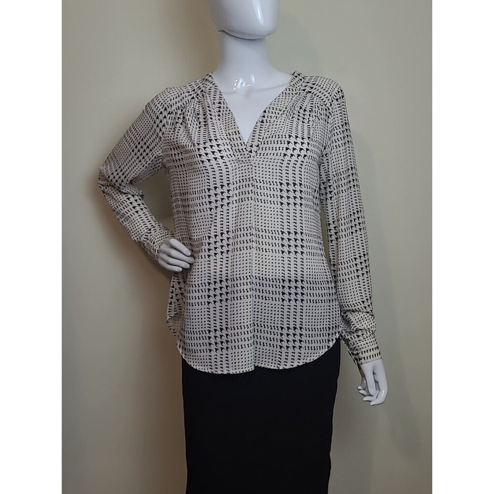 ADRIENNE VITTADINI Geometic Black White V Neck Blouse Top Size Small